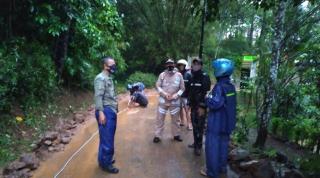 Robohnya TPT di Dusun Sulambitan Cikondang, Dorong Warga dan Satpol PP Serta Polsek Ganeas Kerja Bakti